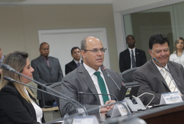 O governador Wilson Witzel (ao centro) lança o Disque Corrupção