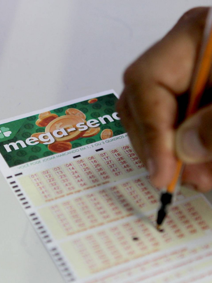 As apostas simples, com seis dezenas, da Mega-Sena custam R$ 6