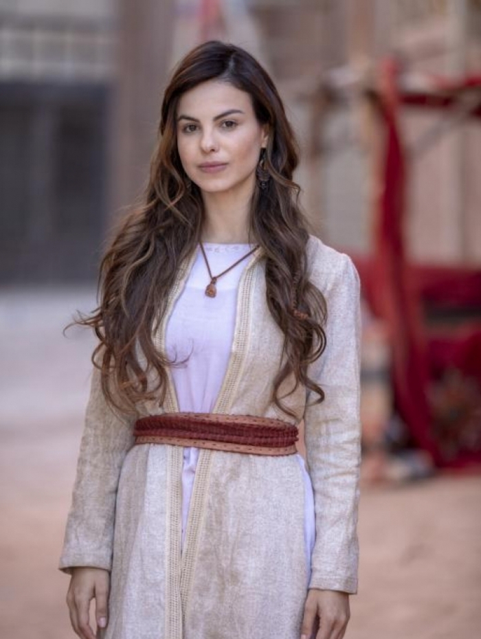 Raquel (Stefany Brito), em 