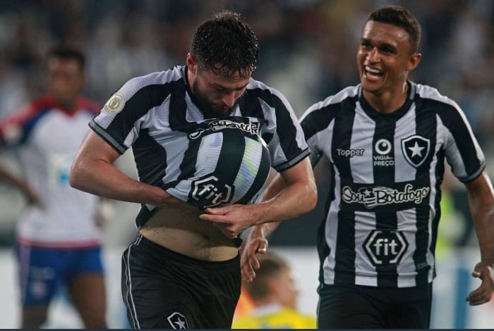 João Paulo comemora seu gol: vem aí um rebento na família