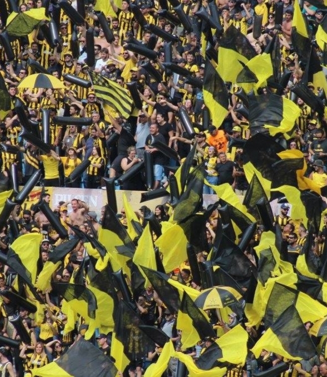 A torcida do Peñarol costuma lotar o estádio Campeon del Siglo - REPRODUÇÃO FACEBOOK