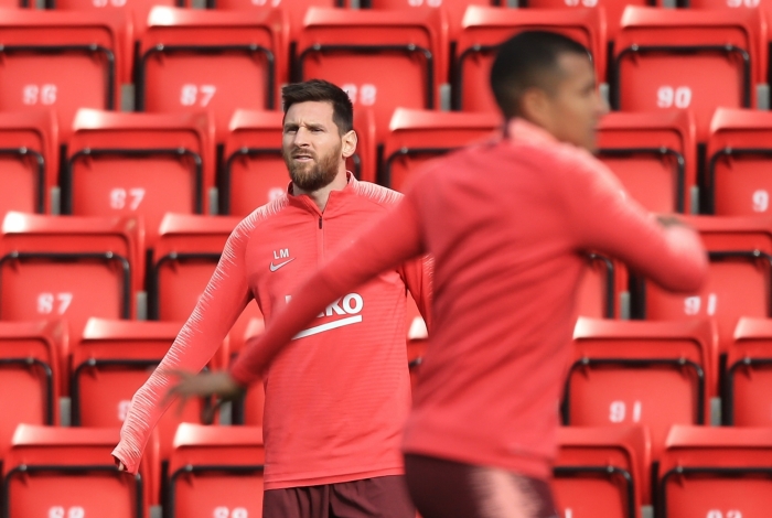 Messi participa do treino de reconhecimento de campo em Liverpool
