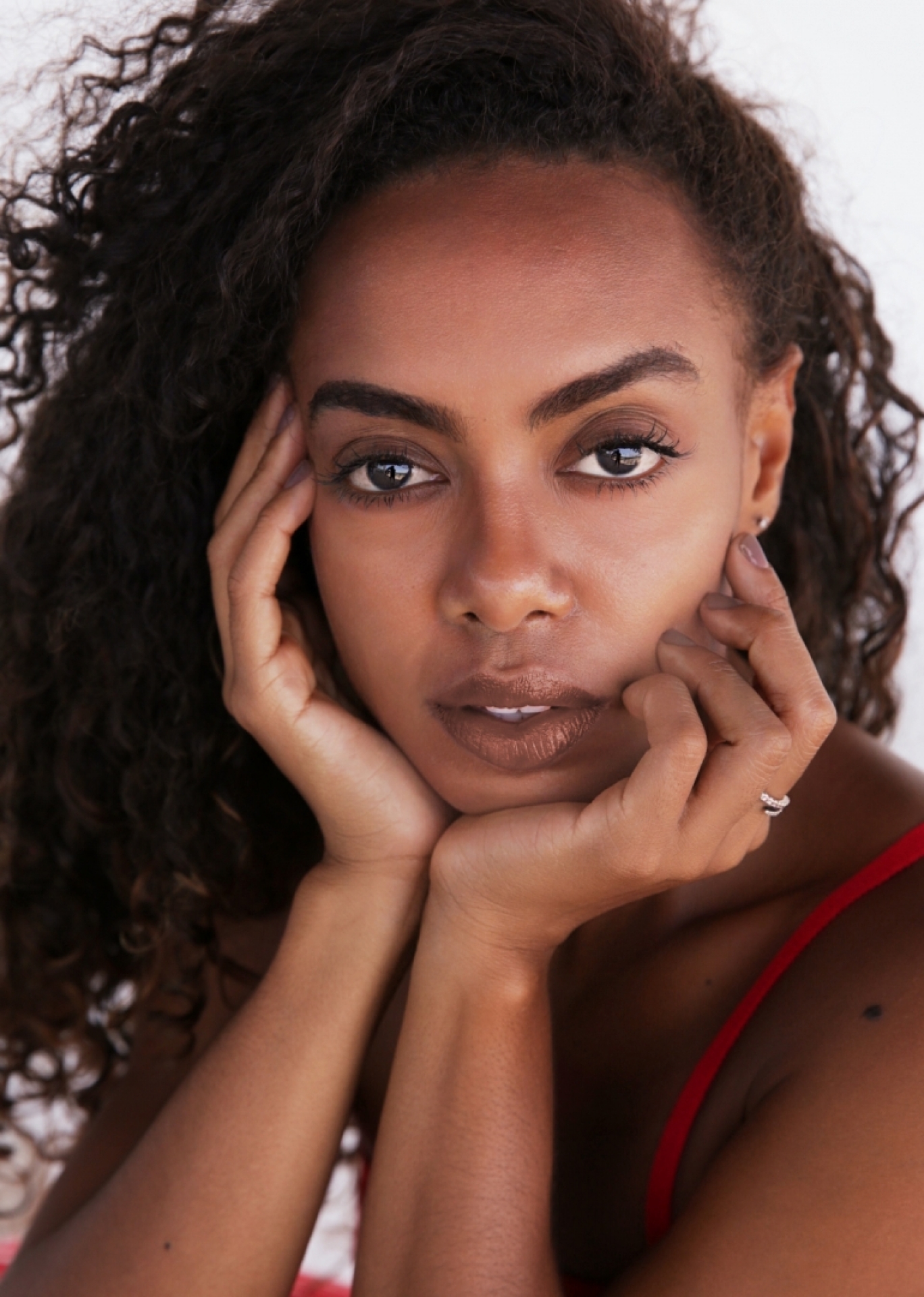 A atriz Dandara Mariana está no ar na novela 'Verão 90', da Globo.