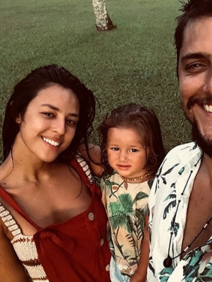 Yanna Lavigne com a filha, Madalena, e o marido, Bruno Gissoni