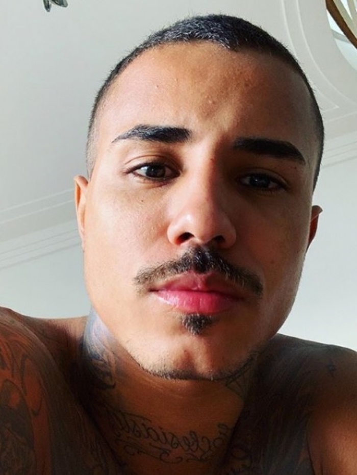 Namorada de Mc Livinho surta e xinga f&atilde; de cantor 