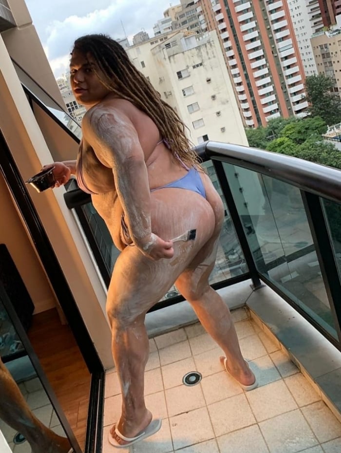 Lady Chokey faz banho de lua 