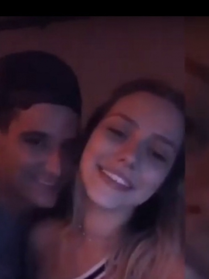 Thiago Neves cheio de chamego com a loira