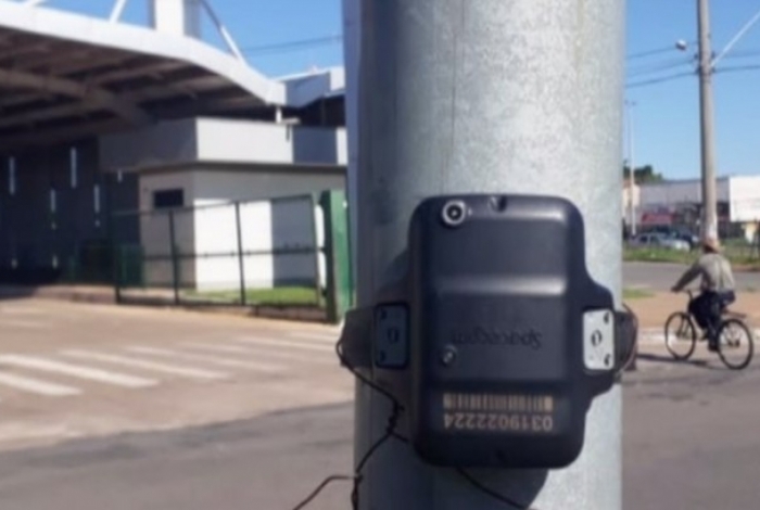 Dispositivo para monitorar presos estava em frente ao terminal