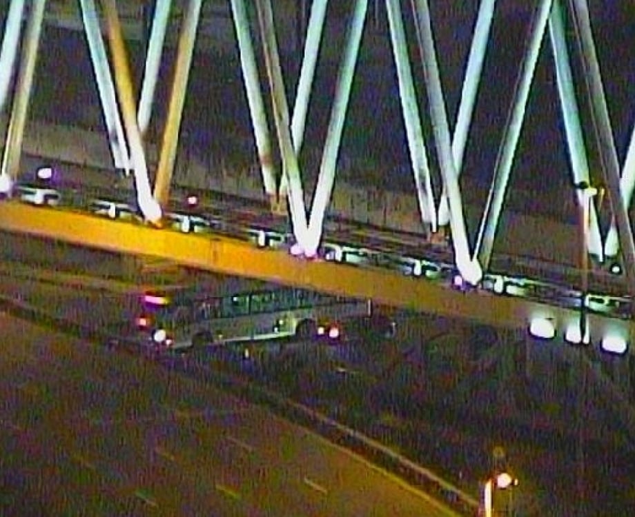 Acidente aconteceu na altura das pontes das linhas férreas do metrô e da SuperVia