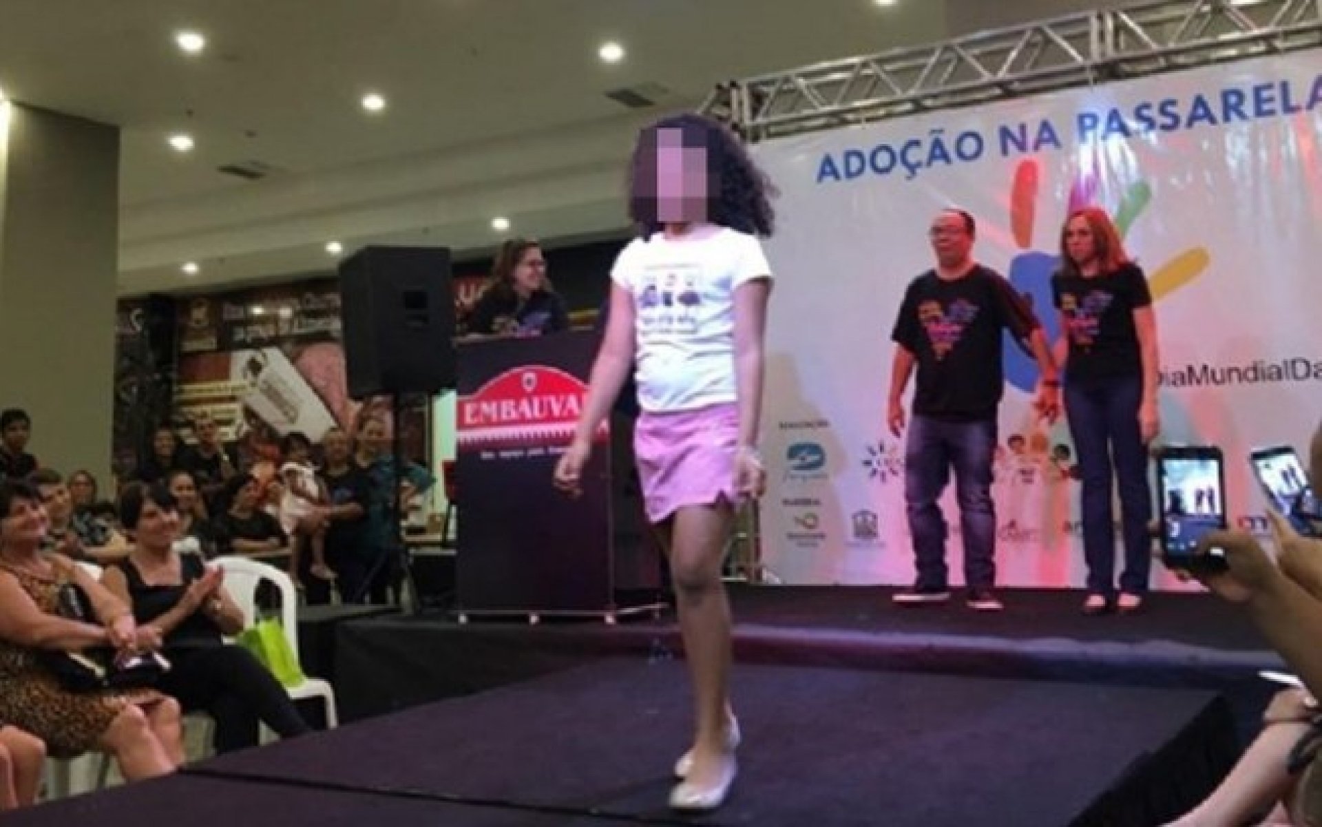 Evento "Adoção na Passarela" gerou polêmica ao exibir crianças órfãs em shopping