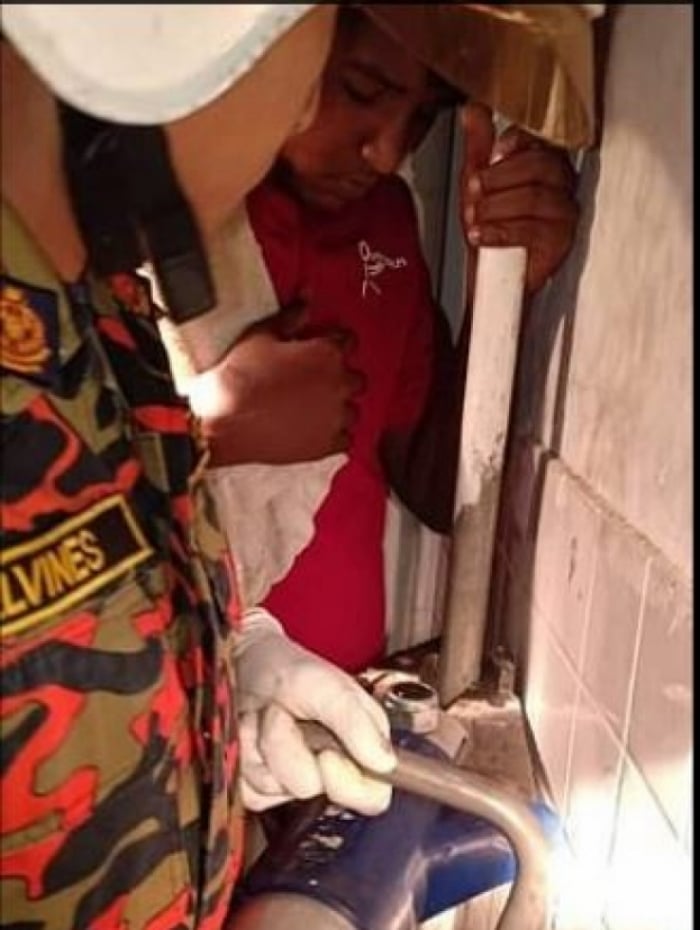 Adolescente ficou com a trosoba atochada no cano e foi socorrido por bombeiros