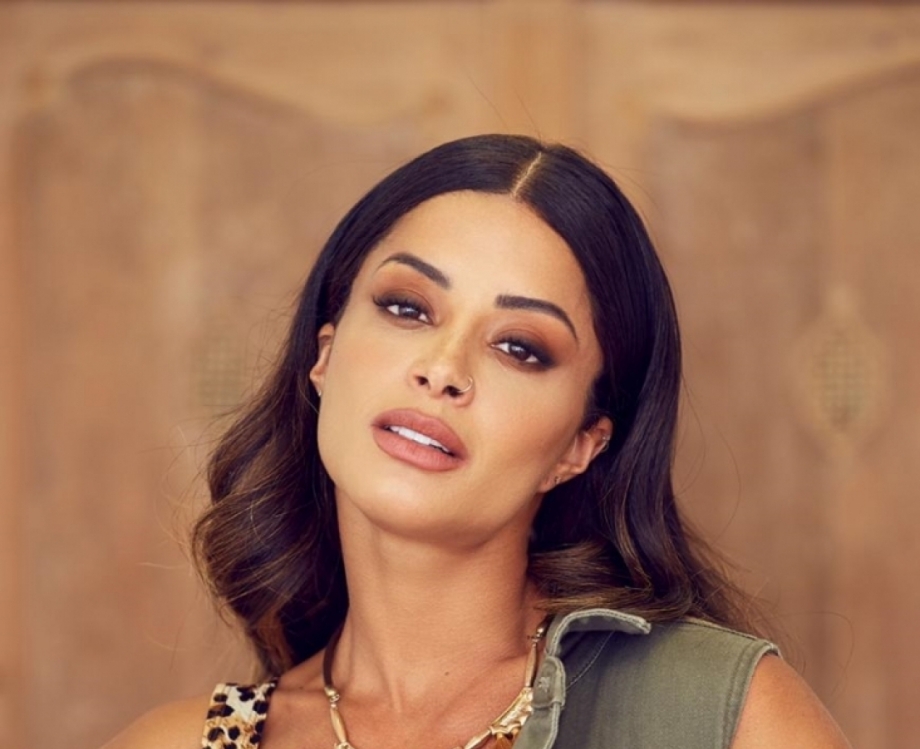 Aline Riscado arrasa em Top&iacute;ssima, da Record