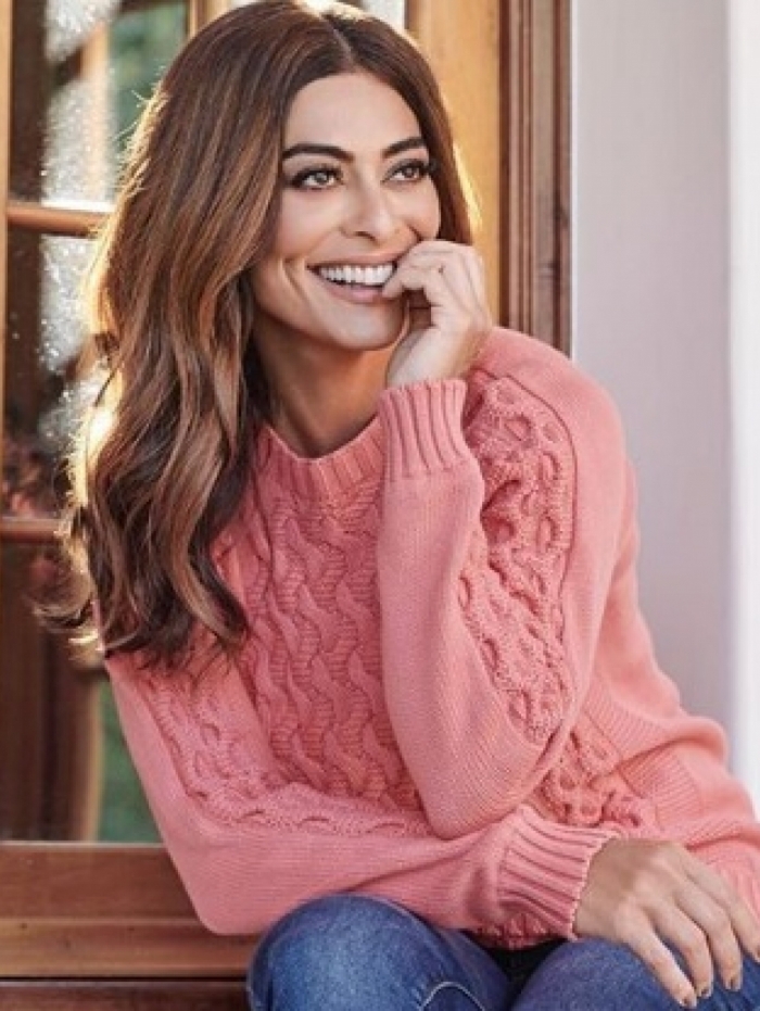 Juliana Paes exibe boa forma nas redes sociais