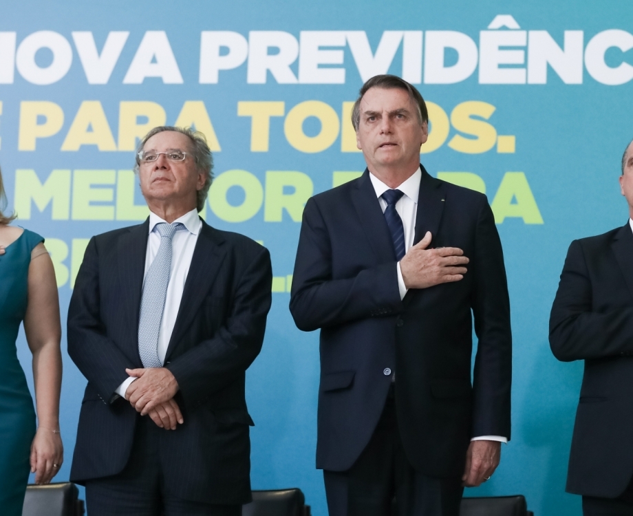 Onyx Lorenzoni anunciou que o pagamento do benefício começa no dia 16
