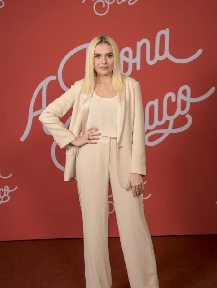 Monica vive a especialista em redes sociais Kim, em 'A Dona do Pedaço'
