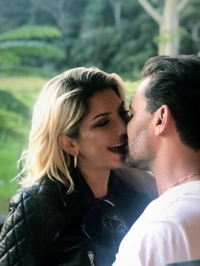 Antonia Fontenelle aos beijos com Eduardo Costa