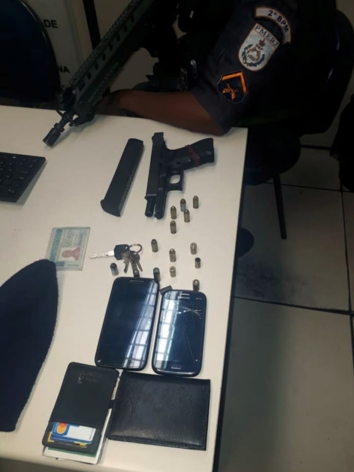 Material apreendido com os assaltantes