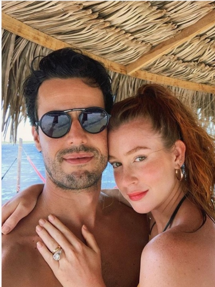 Marina Ruy Barbosa curte férias no Ceará