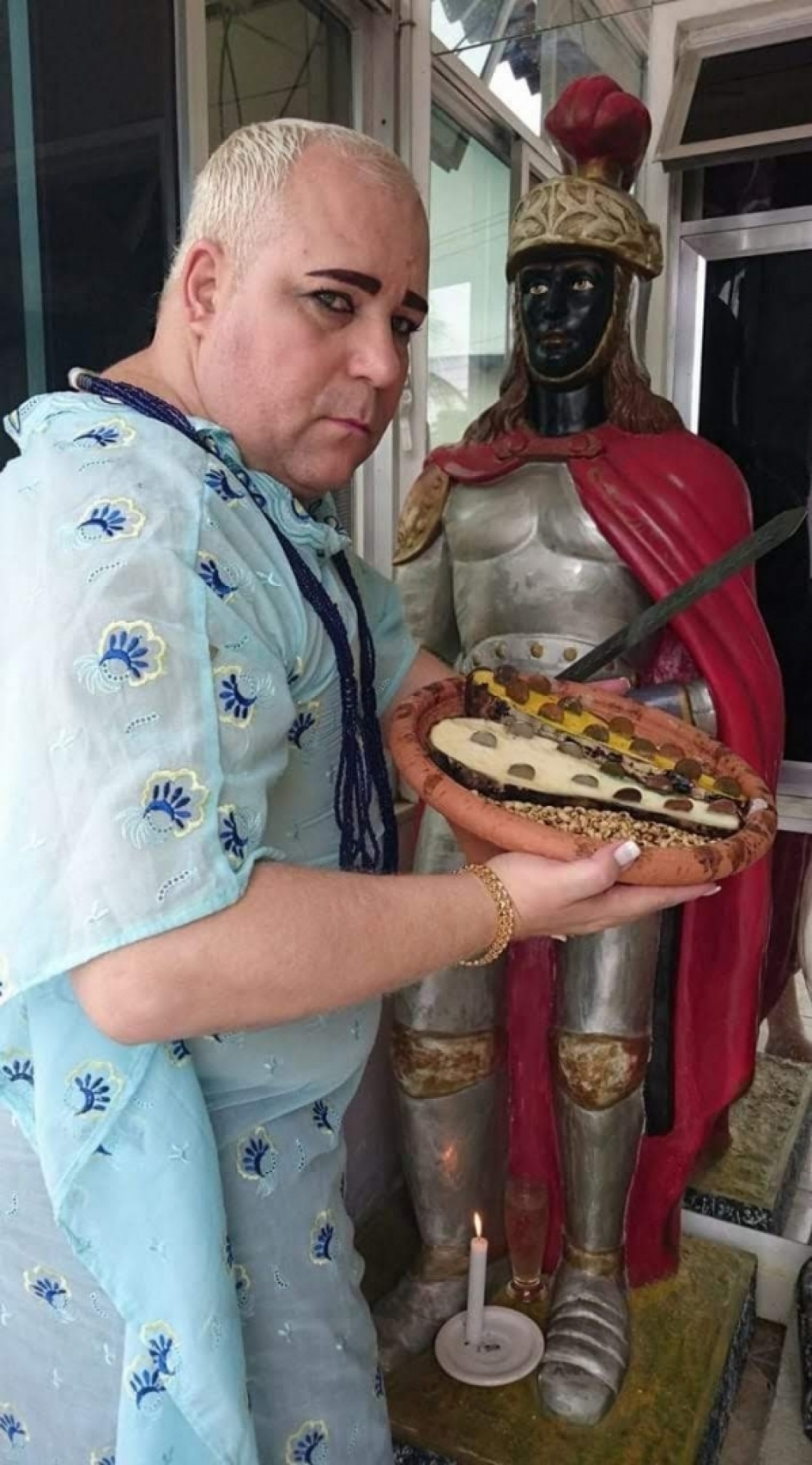 Pai de Santo ensina amuleto para Ney usar contra olho gordo