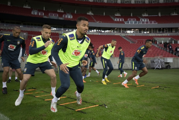 Gabriel Jesus puxa fila no treino, seguido de Arthur. Sem Neymar, o atacante ganha mais destaque