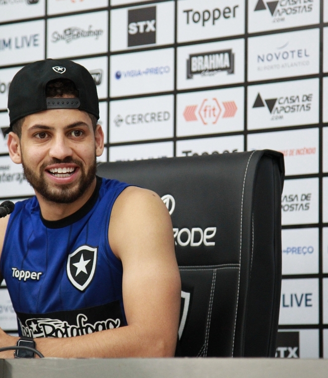 Um dos destaques do Botafogo no Brasileiro, o zagueiro Gabriel pede concentração total contra o Grêmio - VITOR SILVA/BOTAFOGO