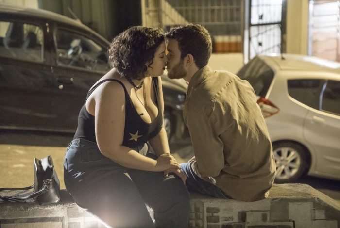 Primeiro beijo de Cibele ( Guilhermina libânio ) e Davi ( Vitor Thiré )       Caption