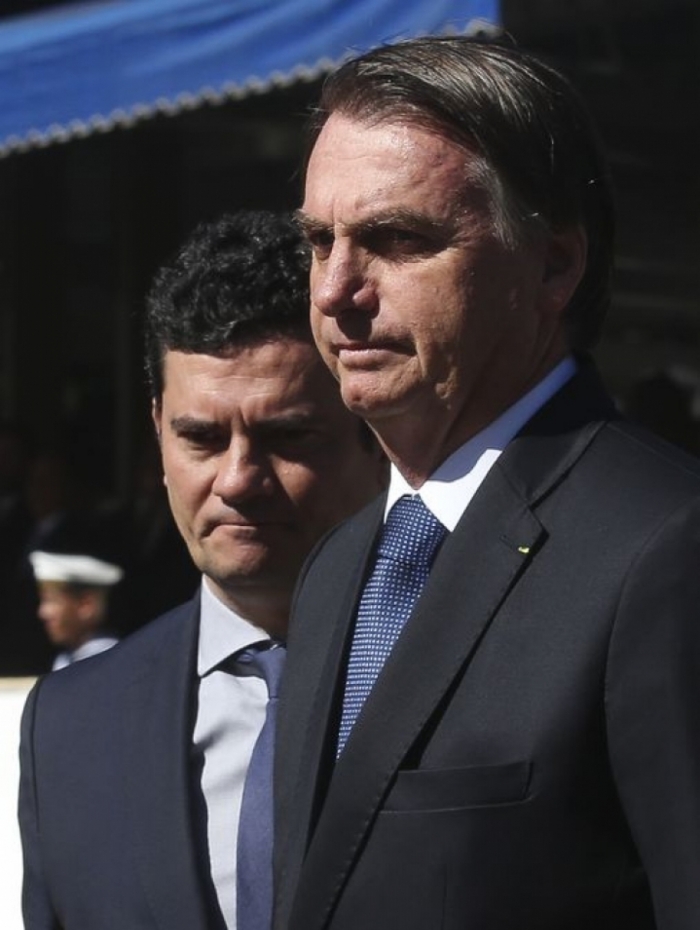 O presidente Jair Bolsonaro participa das comemorações dos 154 anos da Batalha Naval do Riachuelo e entrega da Ordem do Mérito Naval a ministros, políticos e outras autoridades, no Grupamento de Fuzileiros Navais de Brasília.