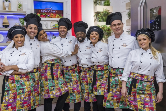 Valesca, Bruno, Solange, Nando, Xande, Carol, João e Luciana se enfrentam pelo título de 'Super Chef'