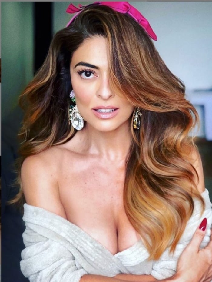 Juliana Paes posa sexy