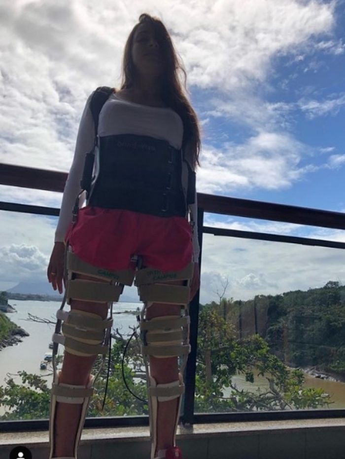 Lais Souza emociona fãs ao postar foto em pé