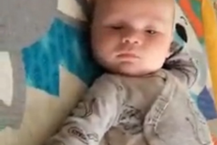 Bebê diz suas primeiras palavras aos dois meses