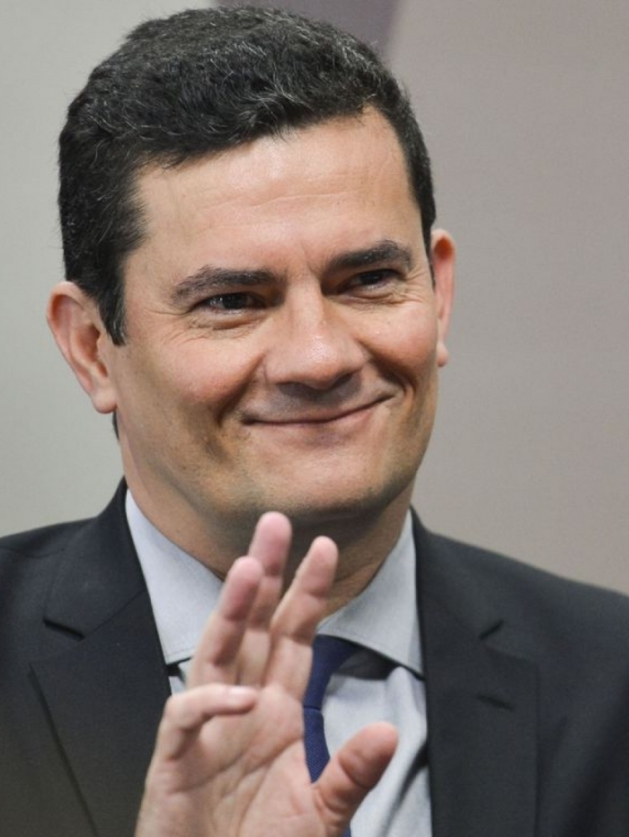 Moro anuncia projeto de lei para aumentar pena de agressores de mulheres
