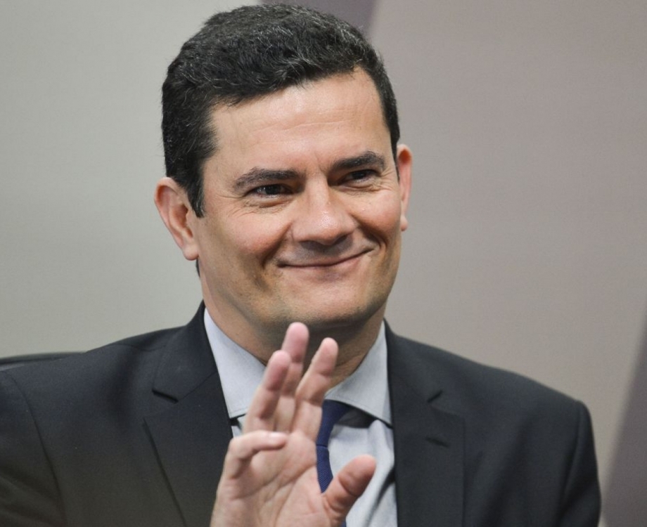 Moro anuncia projeto de lei para aumentar pena de agressores de mulheres
