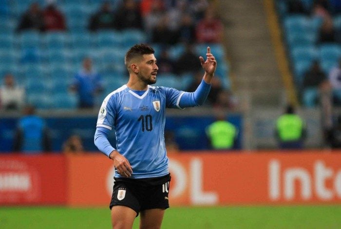 Com uma lesão no joelho, Arrascaeta ficou de fora da lista de convocados para os amistosos do Uruguai contra Hungria e Argentina