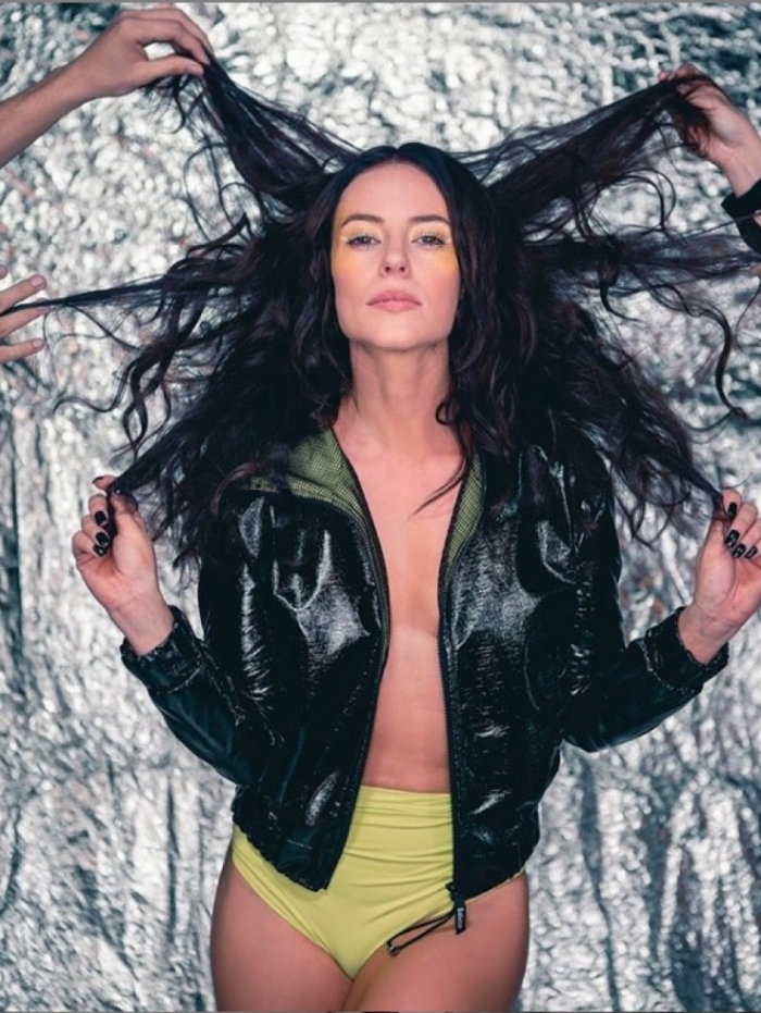 Paolla Oliveira posa sexy