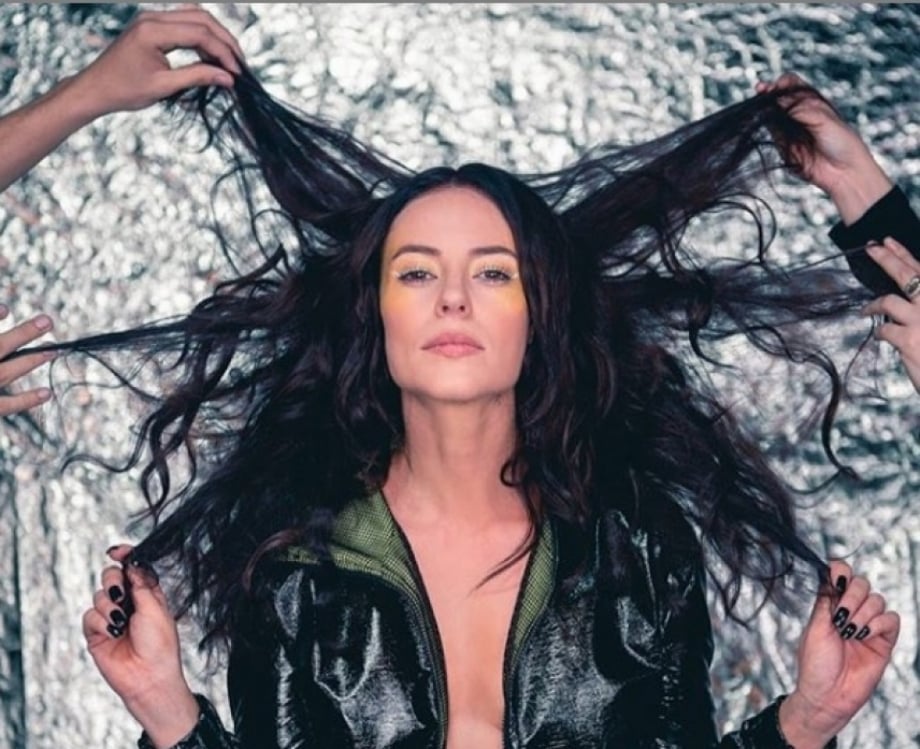 Paolla Oliveira posa sexy