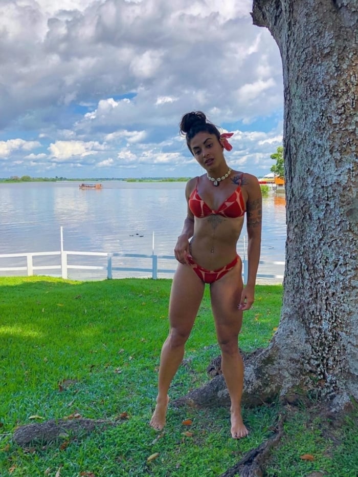 Aline Riscado curte o fim de semana em Parintins