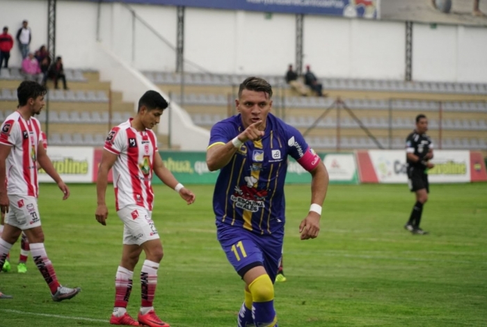 Carlos Garcés, em ação pelo Delfín, que pode reforçar o Vasco