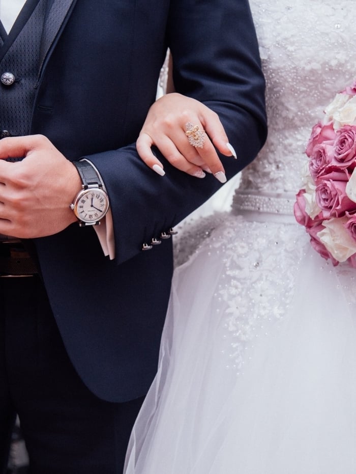 Noiva se irrita e faz desabafo após prima levar filhos para casamento sem sua permissão