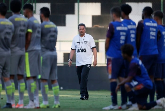 Vanderlei Luxemburgo fez alterações no time do Vasco