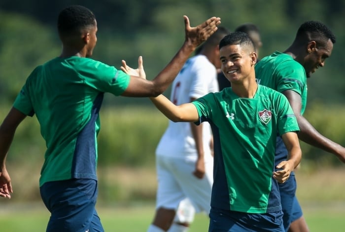 Miguel, de 16 anos, brilhou em jogo-treino do Fluminense