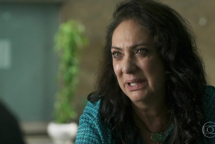 Rania (Eliane Giardini), em 'Órfãos da Terra'