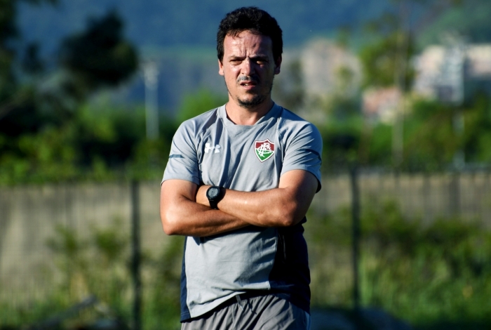 O técnico Fernando Diniz está na corda bamba no Fluminense