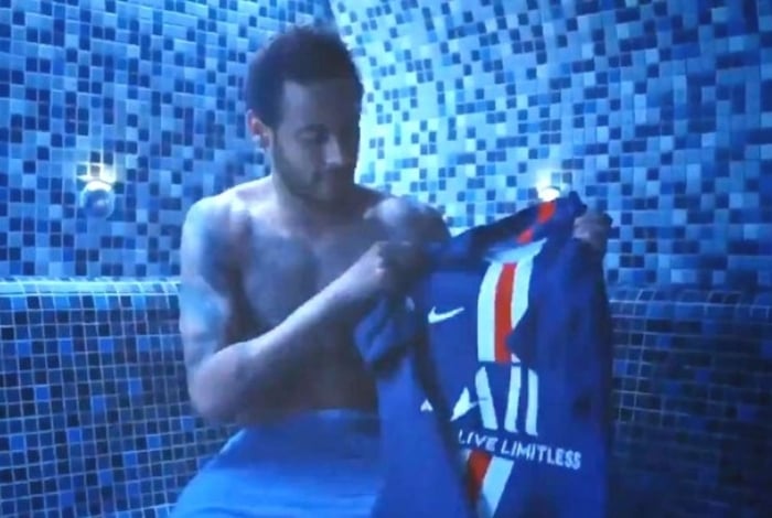 Neymar vira meme e joga camisa do PSG no lixo em comercial editado