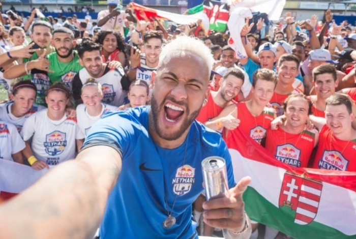Neymar Jr volta aos gramados contra campeões de seu torneio mundial de futebol amador
