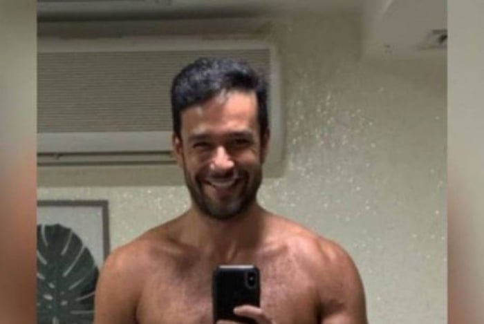 Sergio Marone mostrou o resultado de uma sessão de bronzeamento artificial