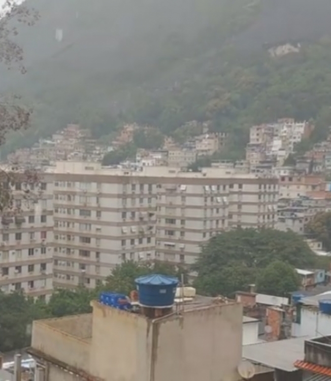 Relatos sobre os disparos começaram a surgir por volta das 11h30 - Reprodução/Internet