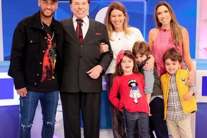 ​Neymar Jr. foi tietado no intervalo da gravação do quadro Jogo das 3 Pistas, do Programa Silvio Santos