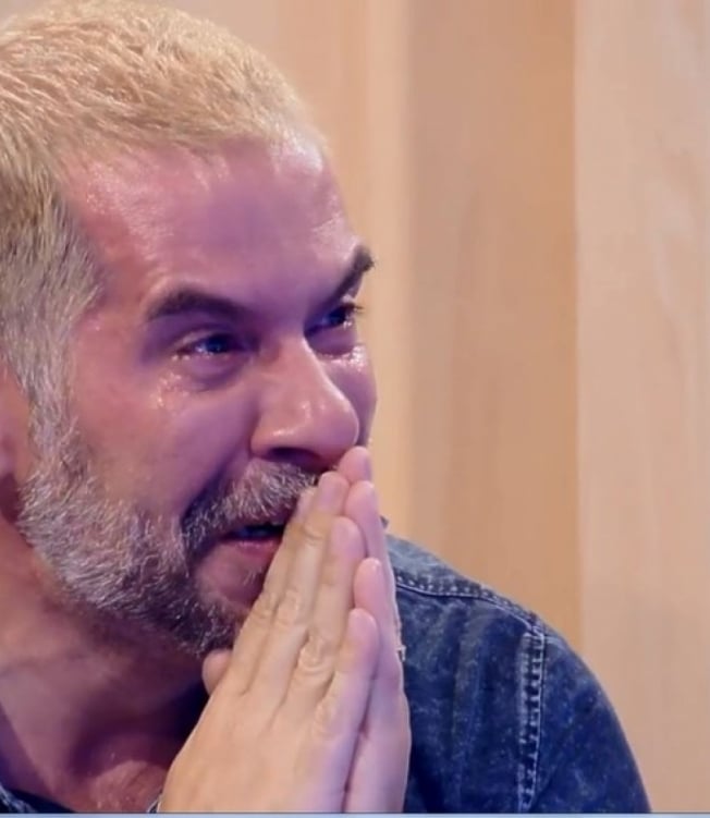 Leandro Hassum vai às lágrimas durante homenagem do 'Tamanho Família' deste domingo - Reprodução TV Globo