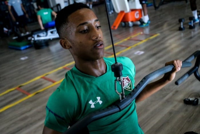 As dores no tornozelo direito tiraram João Pedro do jogo contra o Peñarol pela Sul-Americana